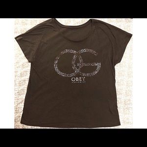 😌🛌🧸Loose, Comfortable OBEY shirt!🧸🛌😌